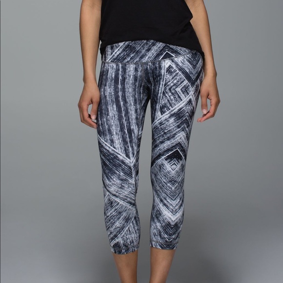 Lululemon Wunder Under Black White Crop Leggings - Picture 3 of 16